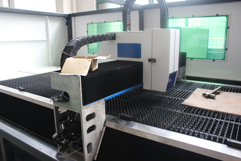 IPG 700w鈑金激光切割機中國製造商